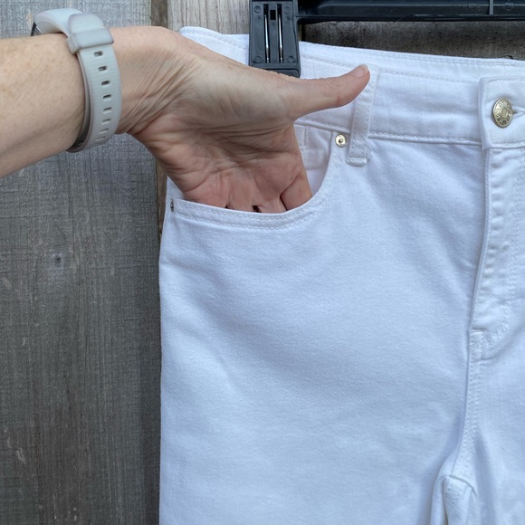 ๐ค HOST PICK! ๐ค White Denim Jeans - Picture 7 of 7